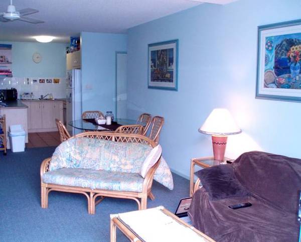 METERS TO SURF - RIVER - SHOPS AT MAROOCHYDORE Picture 3