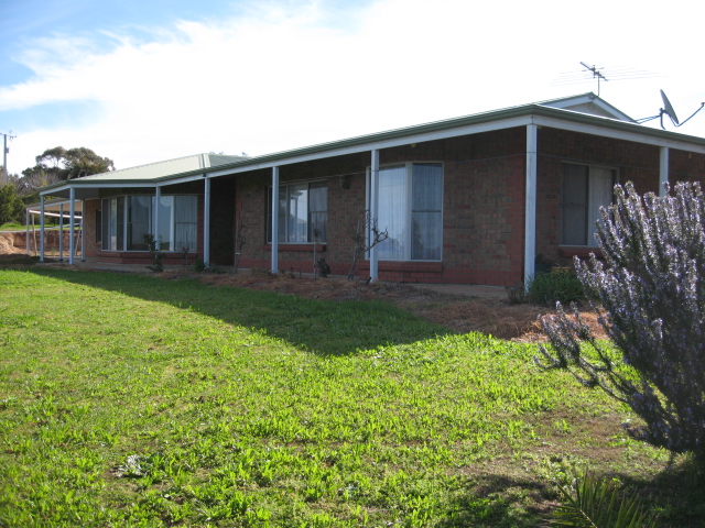 Beautiful Brick Home on Edge of Town Acreage Picture 1
