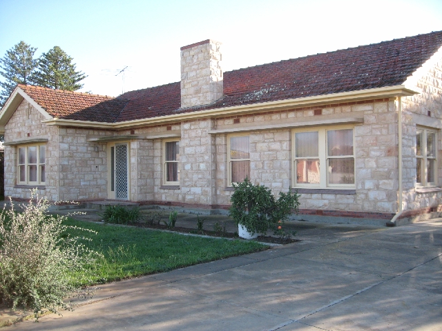 Town Centre Impressive Stone Residence Picture 1