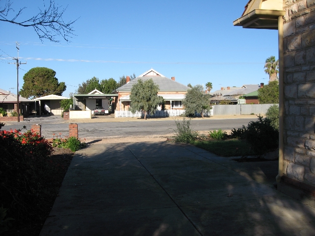 Town Centre Impressive Stone Residence Picture 3