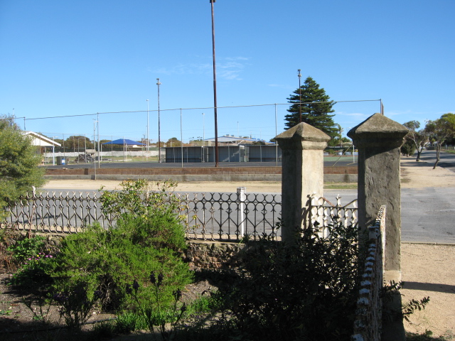 CHARACTER TOWN CENTRE HOME Picture 3