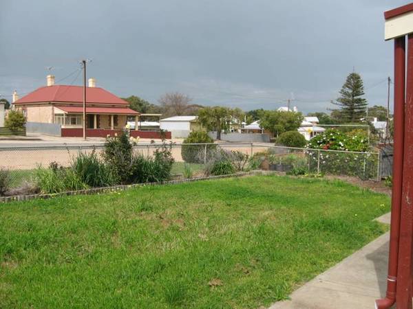 NEAT TOWN CENTRE INVESTMENT Picture 3