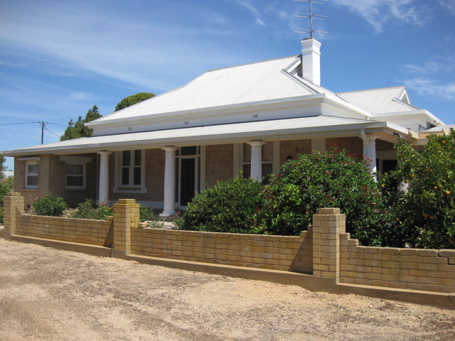 SECLUDED FARMLET LIFESTYLE Picture 1