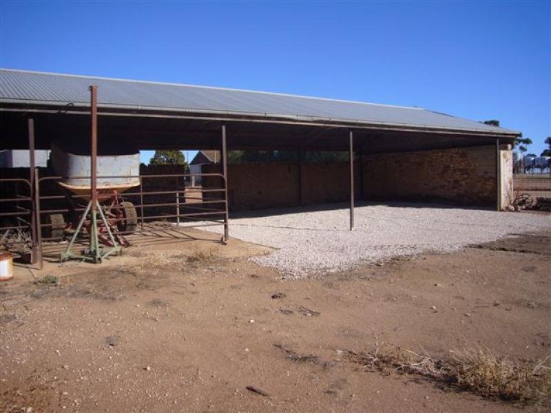 SECLUDED FARMLET LIFESTYLE Picture 2