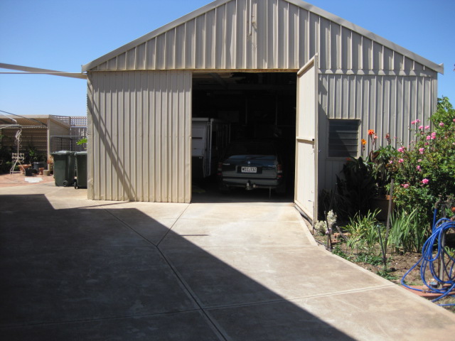 SUPERB 2 STOREY WITH SEA VIEWS Picture 2