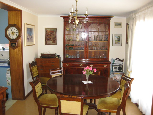 SUPERB 2 STOREY WITH SEA VIEWS Picture 3