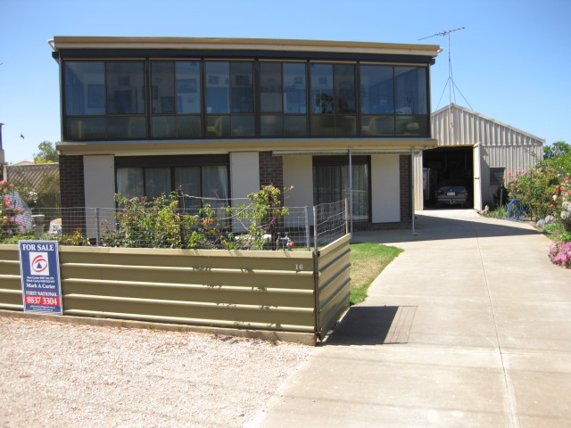 SUPERB 2 STOREY WITH SEA VIEWS Picture 1