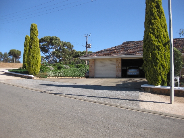 The Showpiece Property In The Dress Circle Picture 2