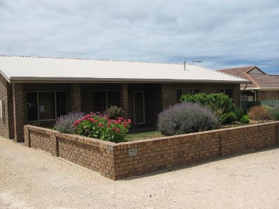 NEAT BRICK HOME & SURROUNDS Picture NEAT BRICK HOME & SURROUNDS Picture