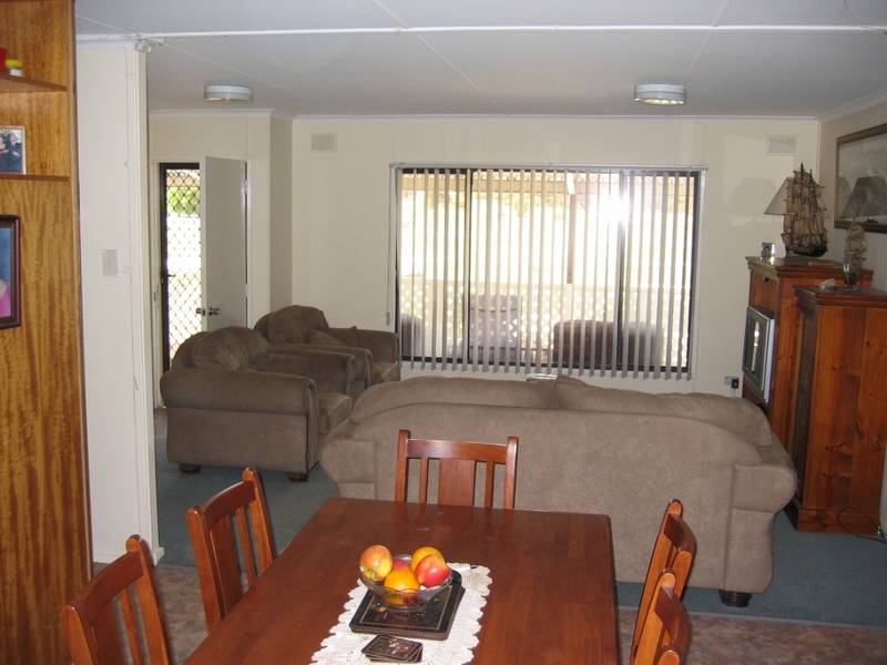 Over 4 Acres In Town - Great Lifestyle! Picture 3