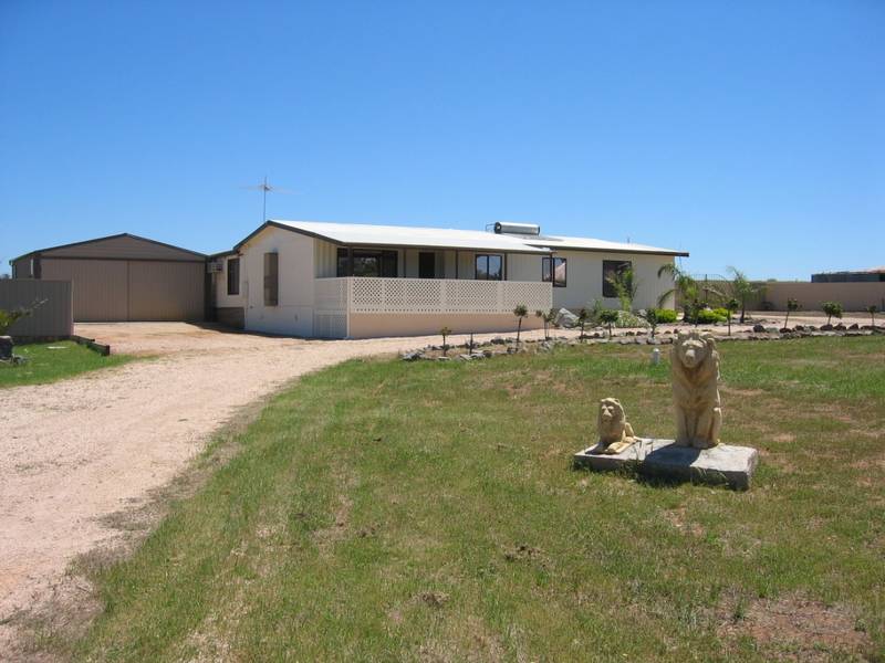 Over 4 Acres In Town - Great Lifestyle! Picture 2