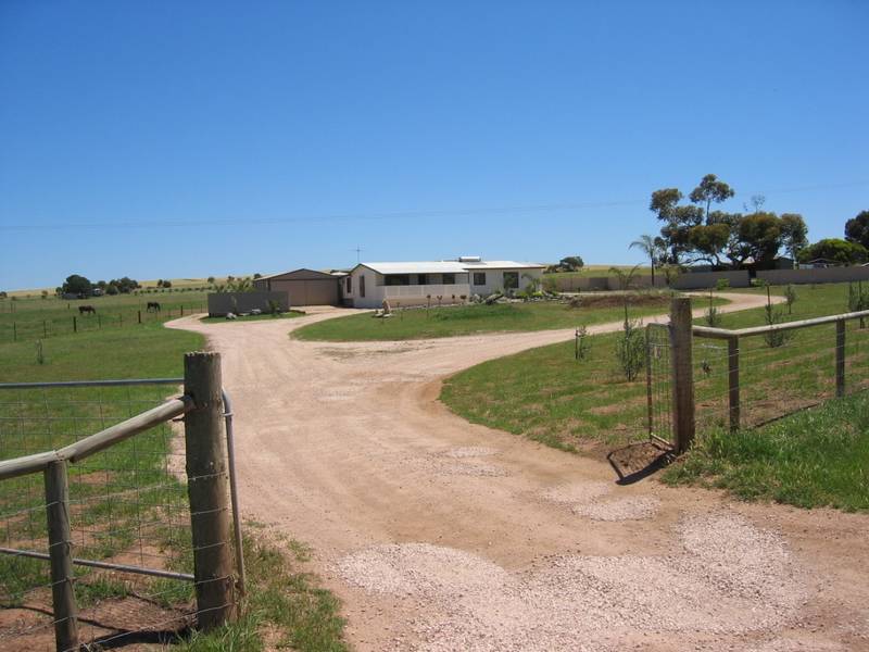 Over 4 Acres In Town - Great Lifestyle! Picture 1