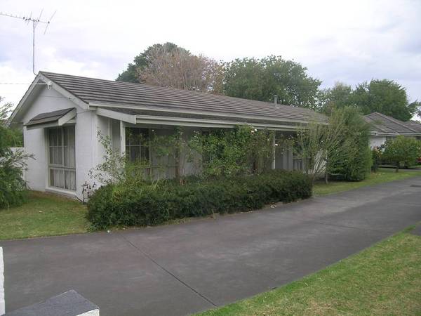 Opposite Parkland! Picture 1