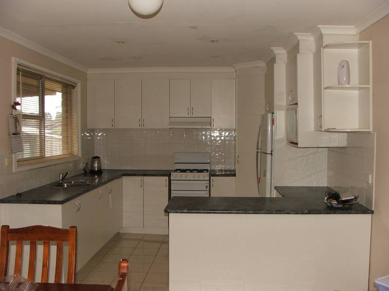 Close to public transport & primary school Picture 3