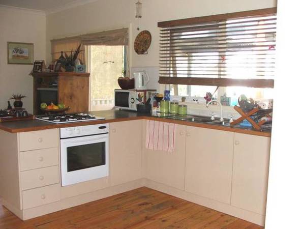 Country Cottage Garden Picture