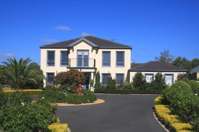 1.25 Acres ~ Bayview Beauty ~ 'Kinfauns' Picture 1