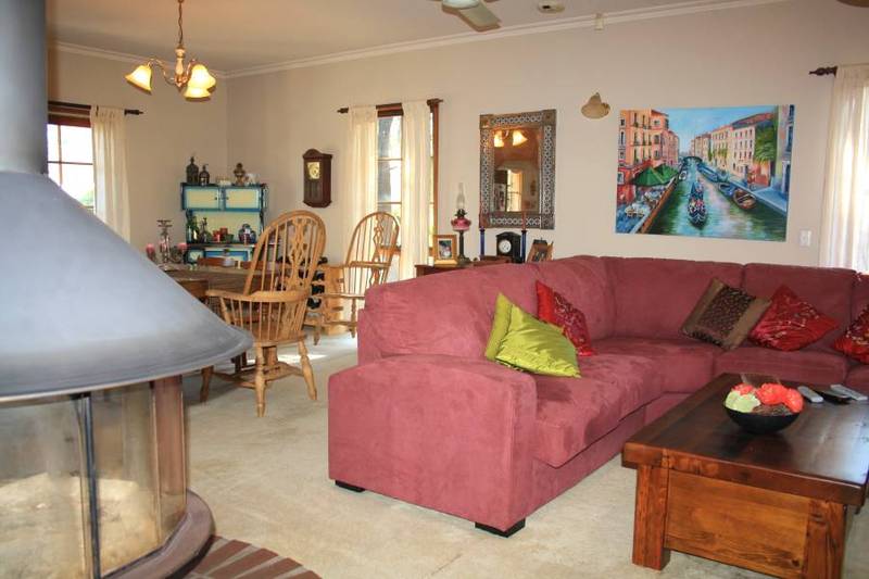 22 Squares...1/4 Acre...Colonial Picture 2