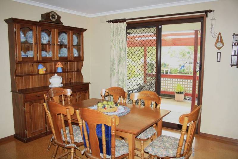 1400m2+...Family Living...Country Style Picture 2