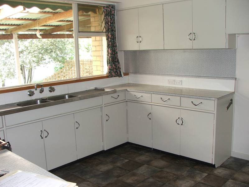 Close to town centre Picture 3