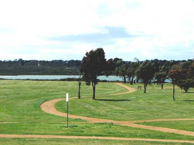 Close to town Picture 3