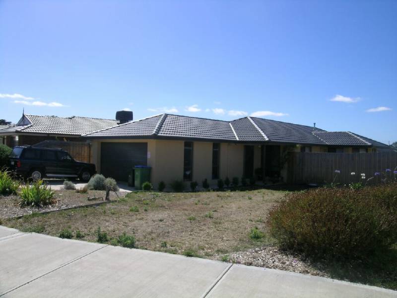 4 Bedrooms Picture 1