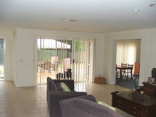 1/3 Acre (1,300m2) - Simply Stunning! Picture 2