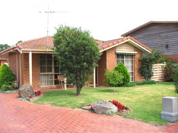 Opposite Foreshore ~ Water Views! Picture 1
