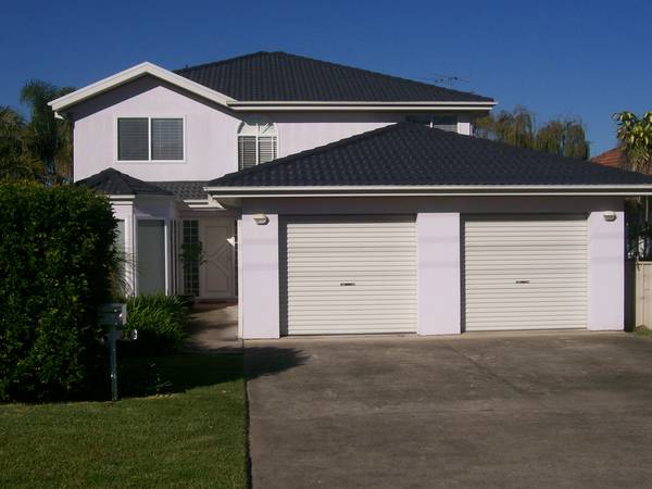 Fully Furnished Home Overlooking the Lake Picture 1