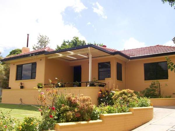 Plenty of room for mum and dad! Picture 1