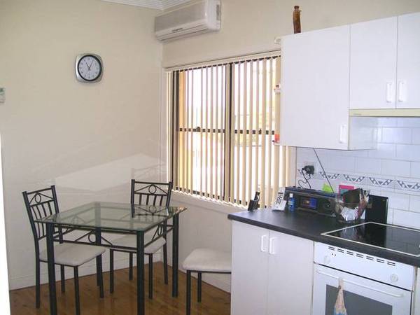 Plenty of room for mum and dad! Picture 3