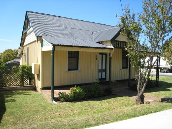 Quaint Cottage Picture 1