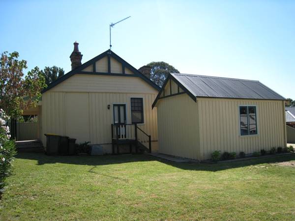 Quaint Cottage Picture 3