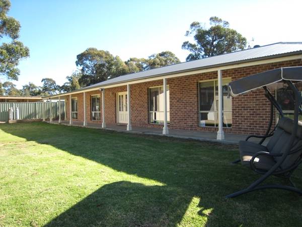 Great Family Home - 2506m2 Picture 1