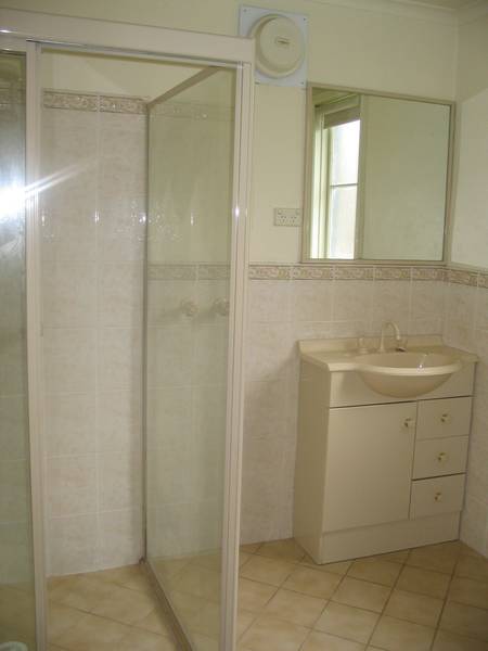 One Bedroom Unit!! Picture 3