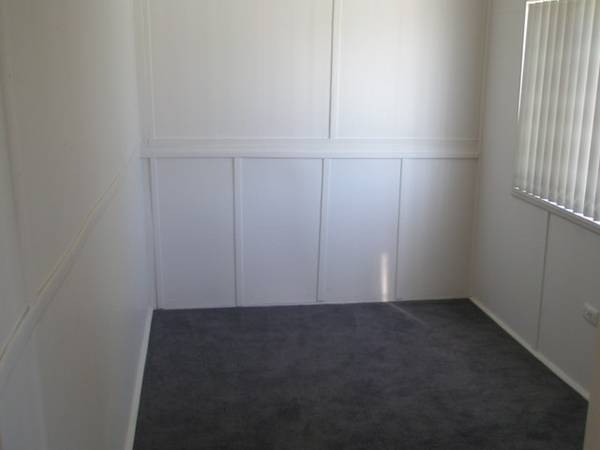 Close to Freeway - 3 Bedrooms! Picture 3