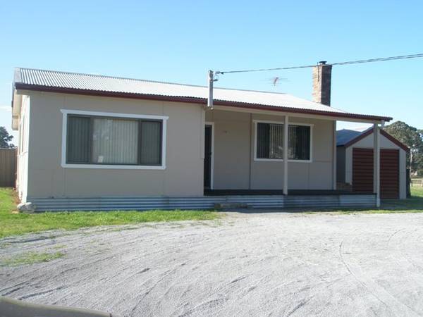 Close to Freeway - 3 Bedrooms! Picture 1