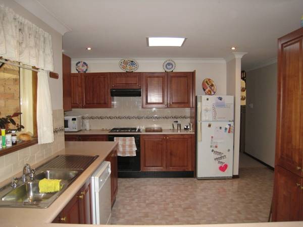 Terrific Property - 4 bedrooms Picture 3