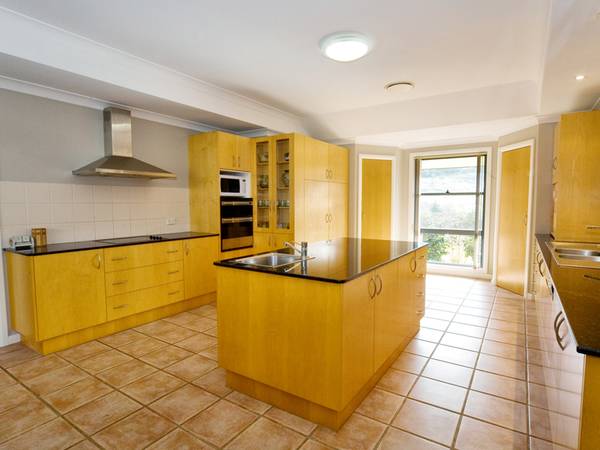 Executive Home - 1 Acre Picture 2