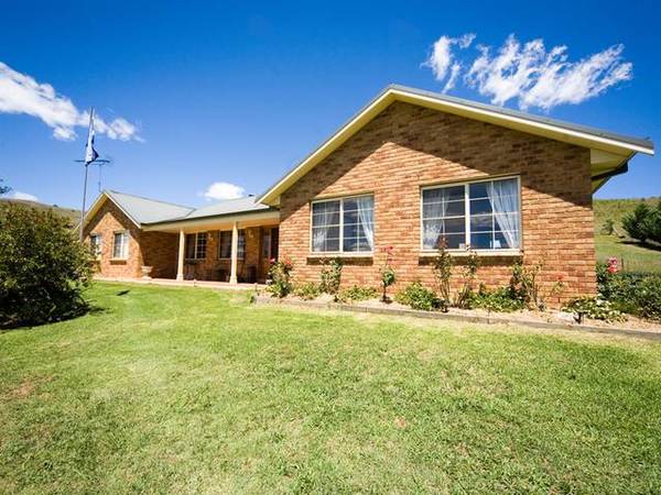 Colonial Charmer...2.8 Acres Picture 1