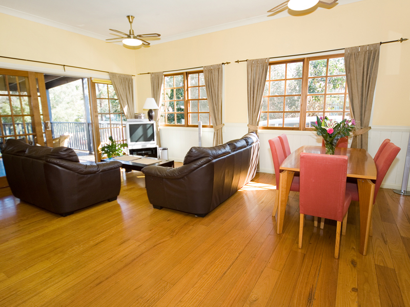 4 Bedroom Country Cottage Picture 3