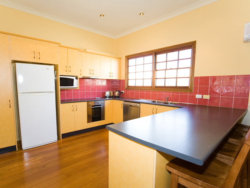 4 Bedroom Country Cottage Picture 2