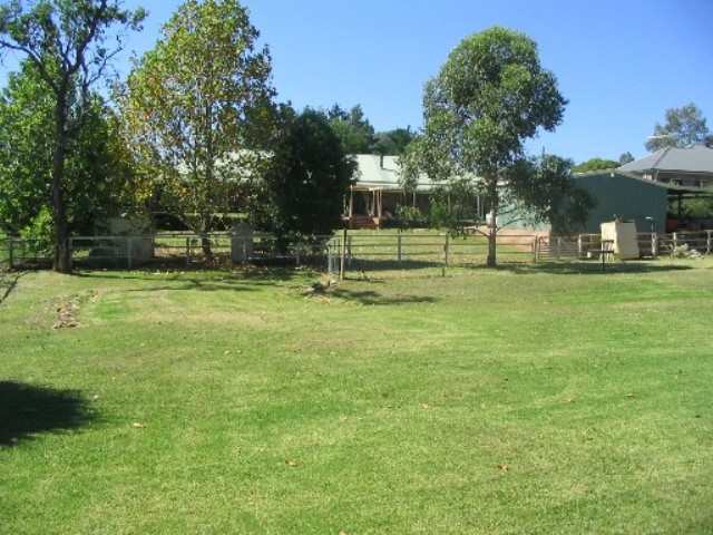 Family home on 3348m2 Picture 3