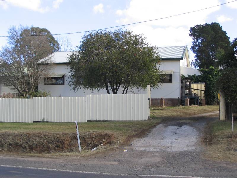 Ideal Location - 2 Bedrooms Picture 1