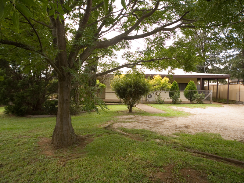 Country Style Home - 1532m2 Picture 1