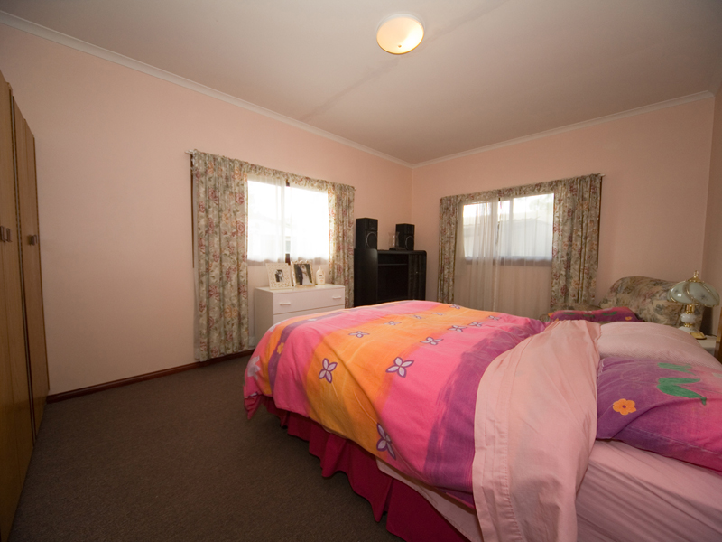 Country Style Home - 1532m2 Picture 2