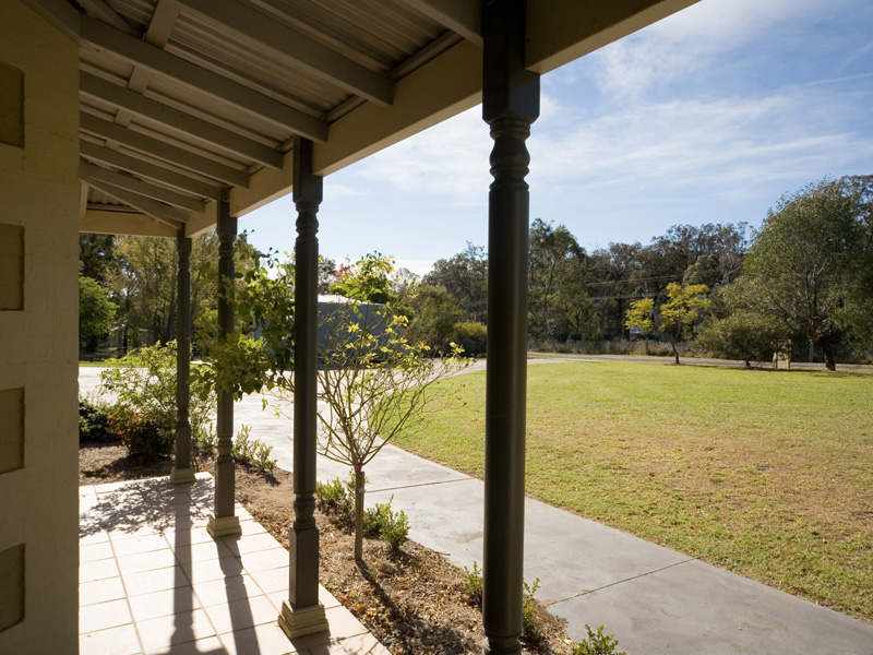 Excellent Residence on 1 1/2 Acres Picture 3