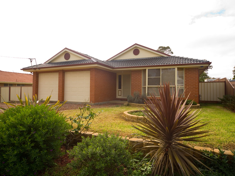 Modern Family Home on 1050m2 Picture 1