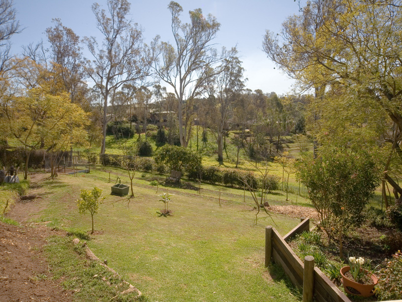 Quality and Views...1309m2 Picture 3