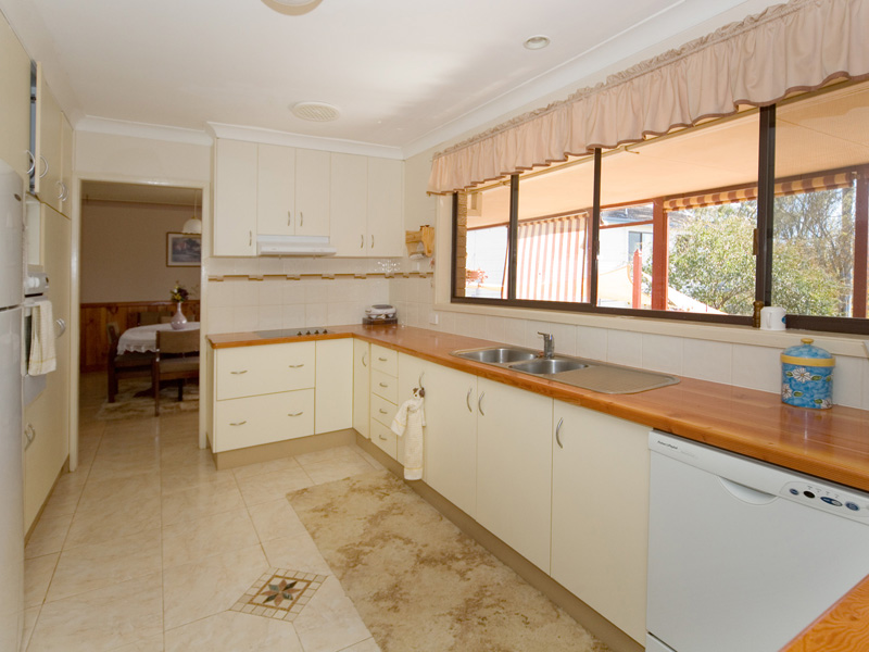 Quality and Views...1309m2 Picture 2