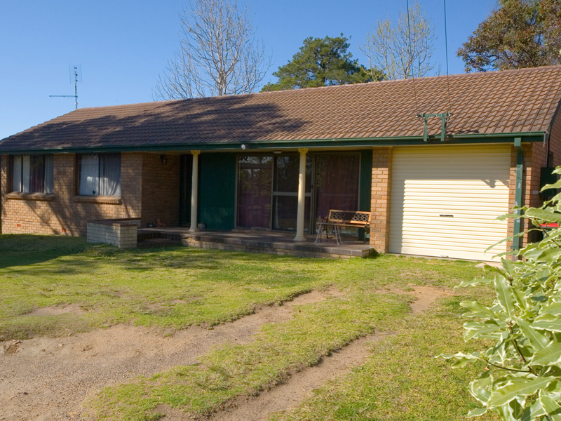 1st Home Buyers...Move Fast -975m2 Picture 1